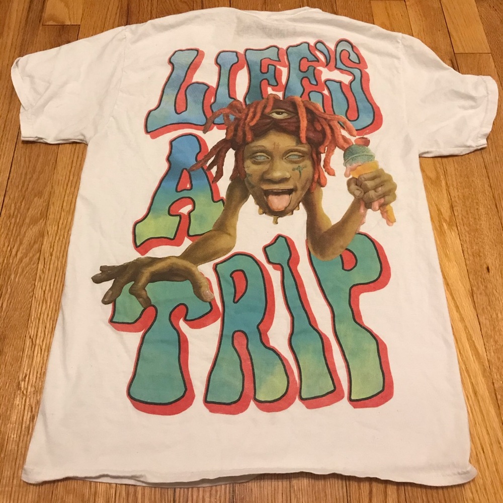Trippy red tee